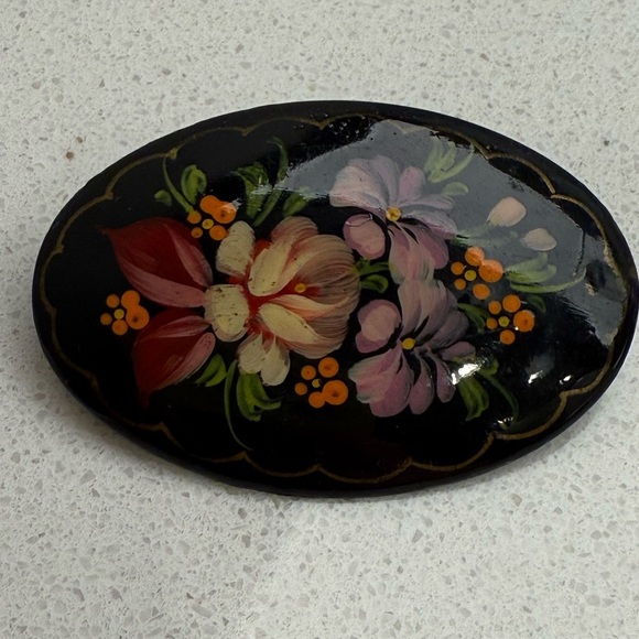 Vintage Brooch Pin Russian Hand Painted Lacquer Flowers Floral Oval - Picture 2 of 8